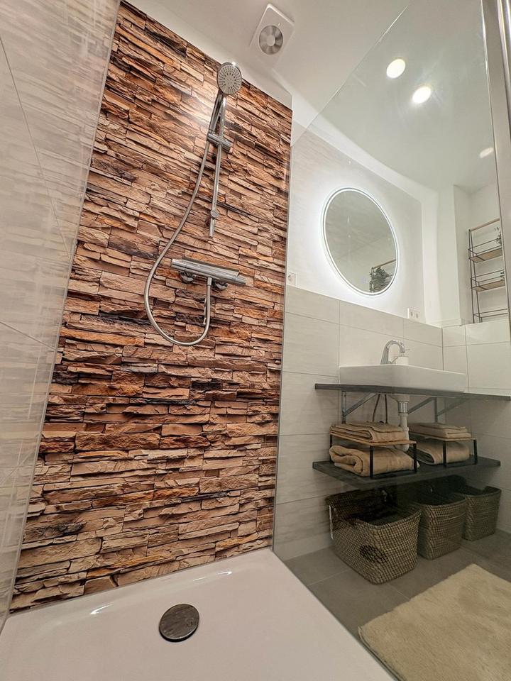 Moderne 3,5-Zimmer-Maisonette möbliert mit Heimkino, Wallbox & Klimaanlage – Bild 20