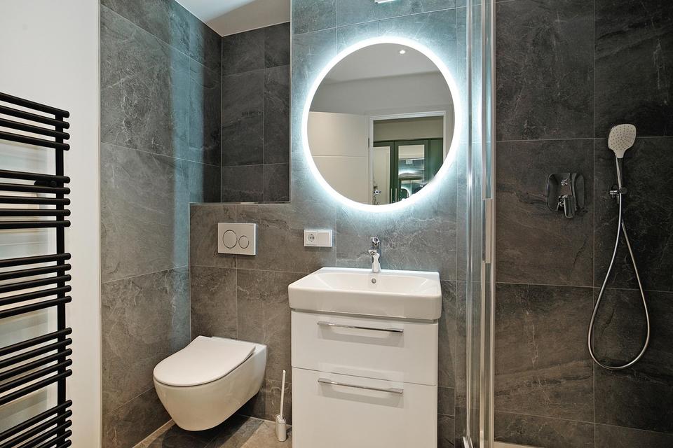 Apartment mit Balkon und EBK - komplett saniert und möbliert – Bild 6