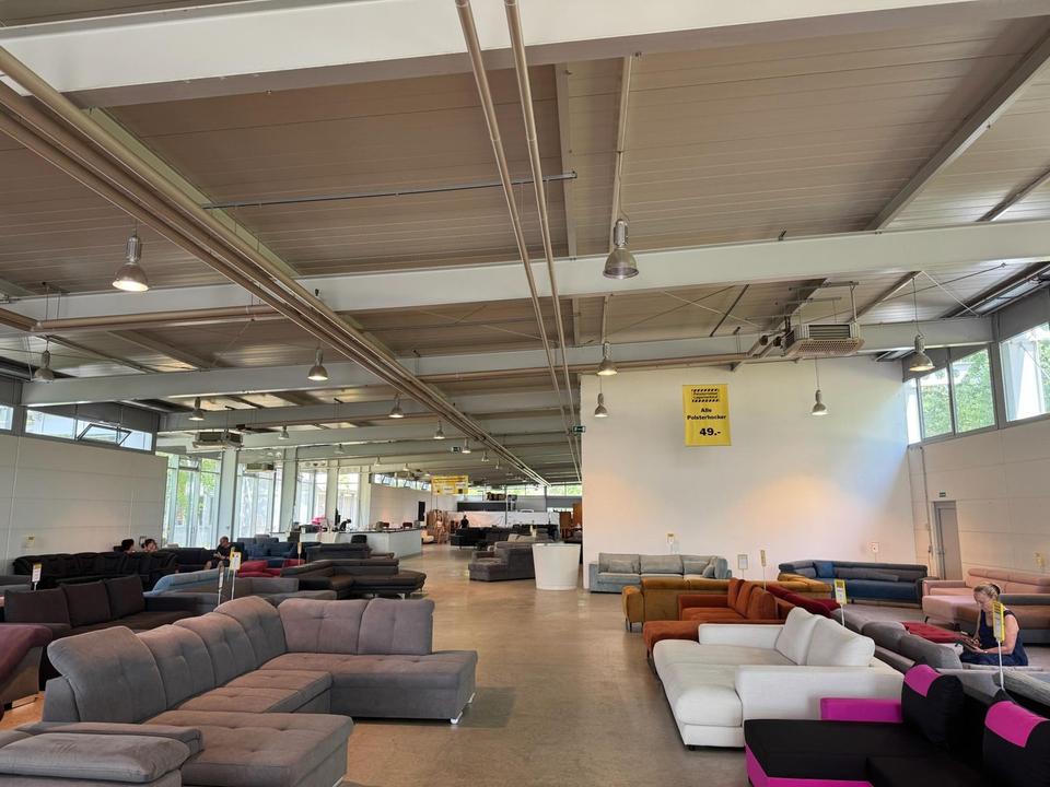 Gläserne, transparente Gewerbehalle – Bild 10