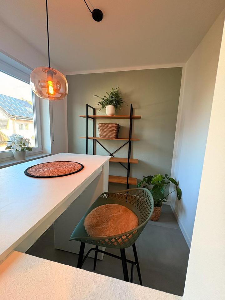 Moderne 3,5-Zimmer-Maisonette möbliert mit Heimkino, Wallbox & Klimaanlage – Bild 8