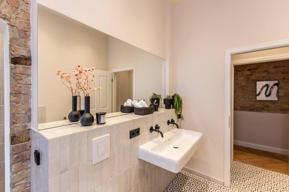 Stilvoller Altbau-Traum in bester Lage in Berlin-Mitte 2,5 Zimmern und luxuriösem Interior-Konzept – Bild 14