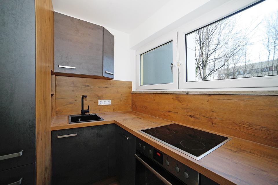 Apartment mit Balkon und EBK - komplett saniert und möbliert – Bild 10