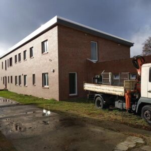 3-FH mit zwei Wohnungen zum Fertigstellen, weitere Bebauung möglich