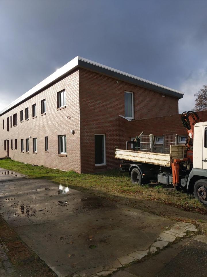 3-FH mit zwei Wohnungen zum Fertigstellen, weitere Bebauung möglich