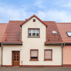 Günstiges Zweifamilienhaus mit Innenhof und Ausbaupotenzial in ruhiger Lage von Zörbig