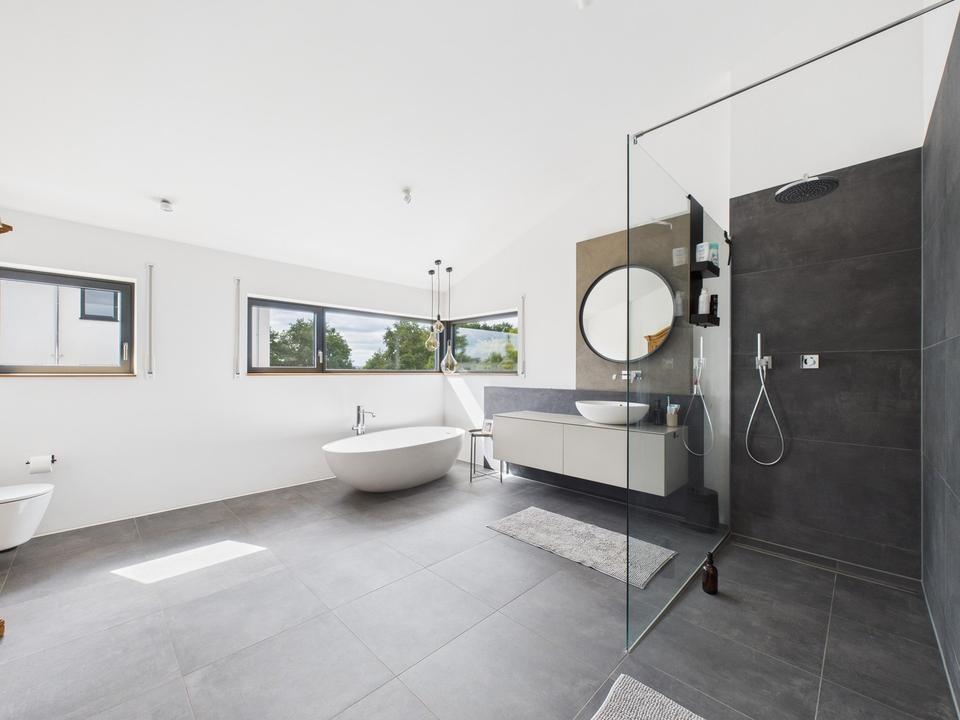 Modernes Einfamilienhaus am Waldrand - einfach einziehen! – Bild 11