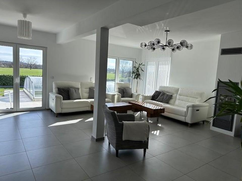 Stadtvilla mit Pool und Alpensicht, in einer ruhigen, attraktiven und Traumhaften Lage von Markdorf – Bild 7