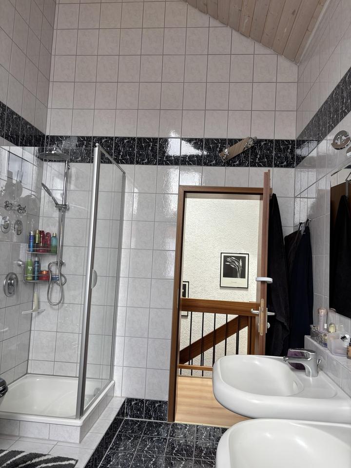 Gepflegte Doppelhaushälfte mit 2 separaten Wohneinheiten und Studio in ruhiger Lage, 30er Zone – Bild 25