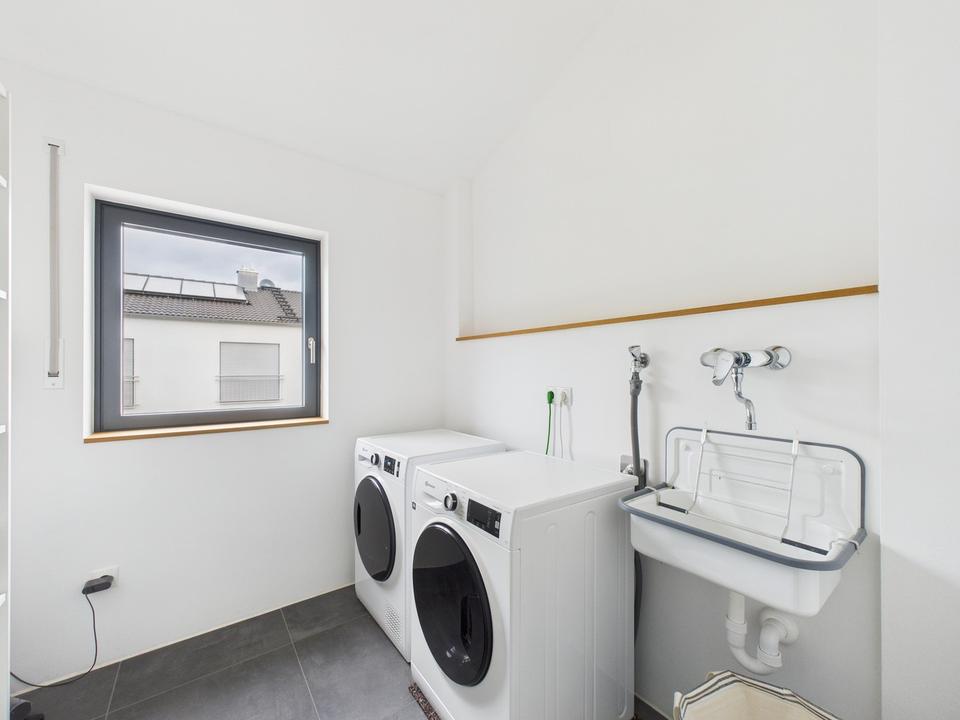 Modernes Einfamilienhaus am Waldrand - einfach einziehen! – Bild 16