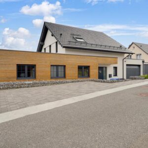 Exklusives und junges EFH mit Ferien-/Einliegerwohnung **provisionsfrei**