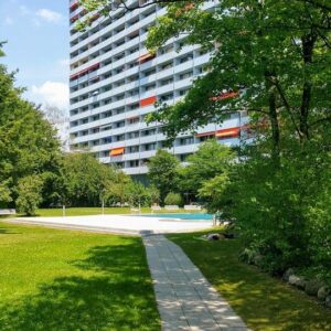 Renoviert 1-Zimmer-Wohnung im Deba Hochhaus mit gepflegtem Außenpool