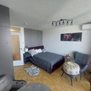 Neu saniertes/möbliertes Apartment