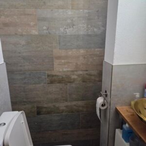 Stilvolle 4,5-Zimmer-EG-Wohnung mit gehobener Innenausstattung mit Balkon und EBK in Backnang