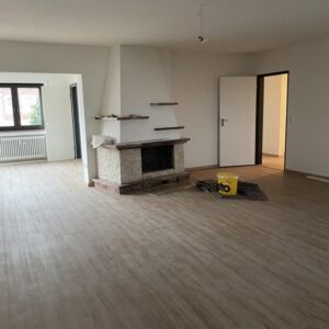 Großzügige, renovierte 3-Zimmerwohnung, mit Wintergarten, offenem Kamin und Kachelofen