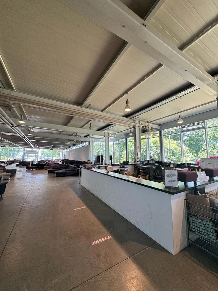 Gläserne, transparente Gewerbehalle – Bild 3