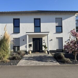 Hochwertige Stadtvilla in Massivbauweise mit großem Grundstück & zusätzlichem Baugrundstück