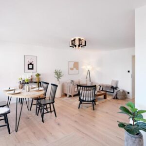 Provisionsfrei: Moderne, sanierte und lichtdurchflutete 2,5-Zimmer-Wohnung mit einmaligem Grundriss