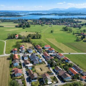 Süd-Grundstück in Seenähe für ein Einfamilienhaus mit rund 220 wfl genehmigt!!