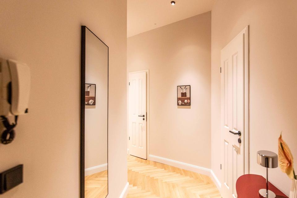 Stilvoller Altbau-Traum in bester Lage in Berlin-Mitte 2,5 Zimmern und luxuriösem Interior-Konzept – Bild 4