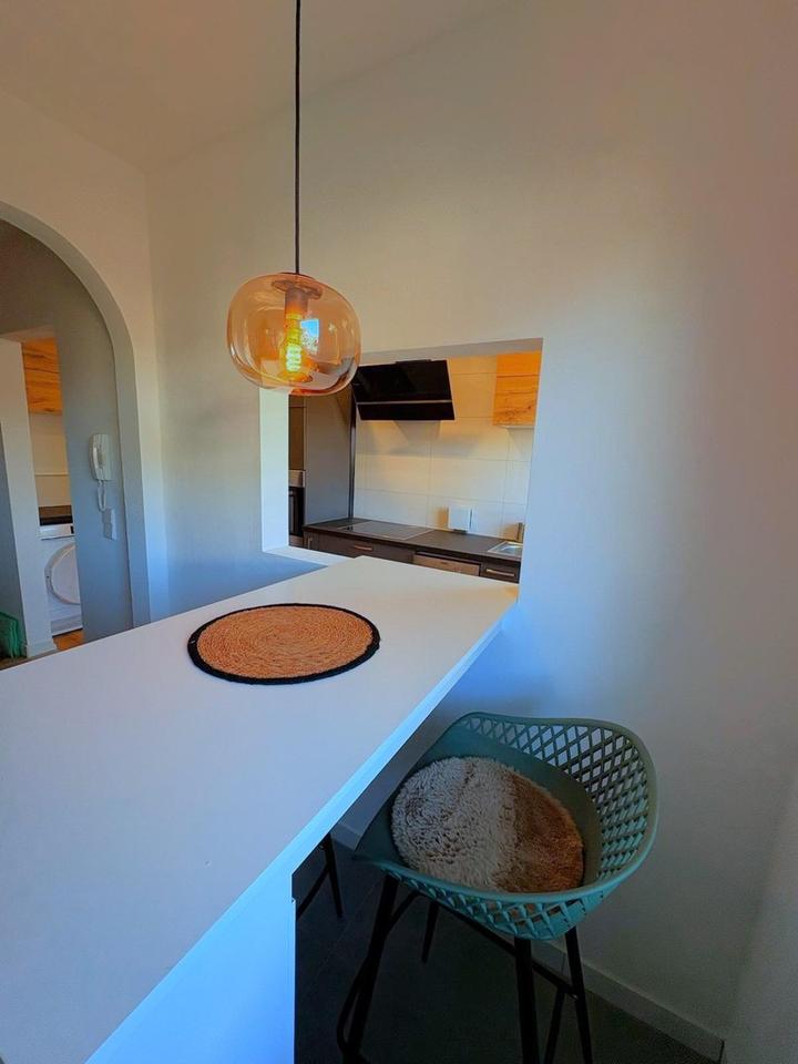 Moderne 3,5-Zimmer-Maisonette möbliert mit Heimkino, Wallbox & Klimaanlage – Bild 7