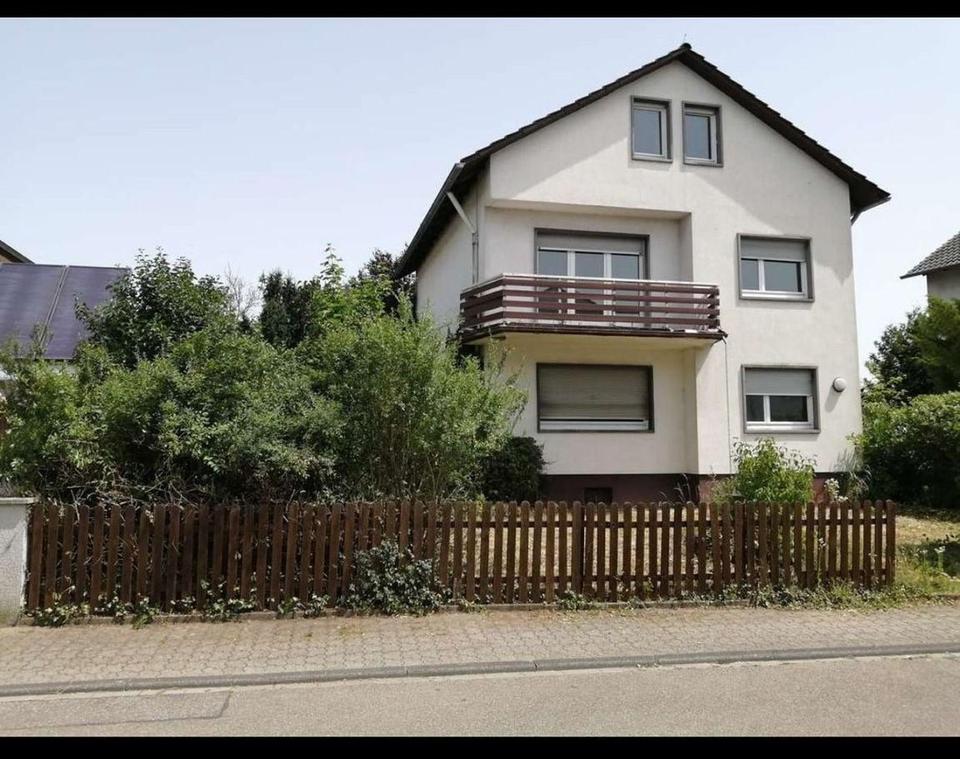 Großzügiges Familienglück in Spöck: 7 Zimmer mit separierbarem Dachgeschoss & Baugenehmigung