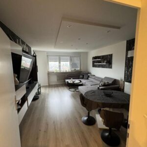 Modernisierte Wohnung mit Balkon und Tiefgaragenstellplatz // Preis angepasst