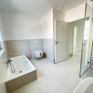 3 Zimmer Wohnung Baujahr 2022 mit kleinem Garten