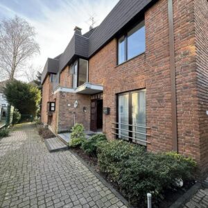 Großzügige Erdgeschosswohnung mit Garten in ruhiger Lage von Schildgen