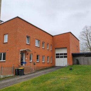 Attraktives Wohn- und Gewerbeensemble: 4 Wohneinheiten mit großer Lagerhalle und 2300m² Grundstück