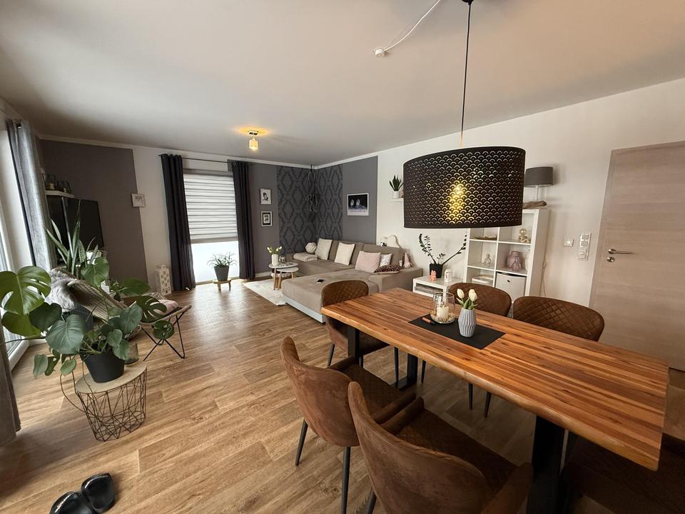 *Neuwertig & Zentral*: Geräumige 4-Zi.-Wohnung mit Garten im EG – Bild 3