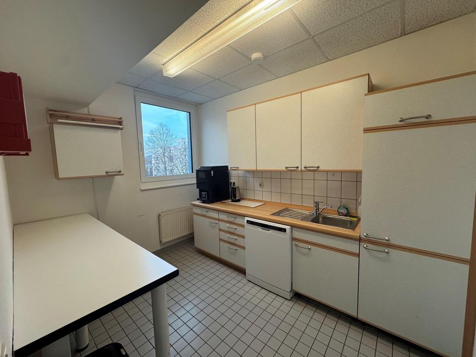 Bürovermietung im Dachgeschoß – Zentrale Lage mit Top-Infrastruktur – Bild 8