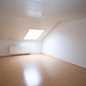 Attraktive 3-Zimmer-Dachgeschosswohnung in Deggendorf – Preis Verhandlungsbasis