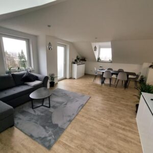 Helle DG-Wohnung mit riesigem Garten – ideal für Kapitalanlage oder Eigennutzung