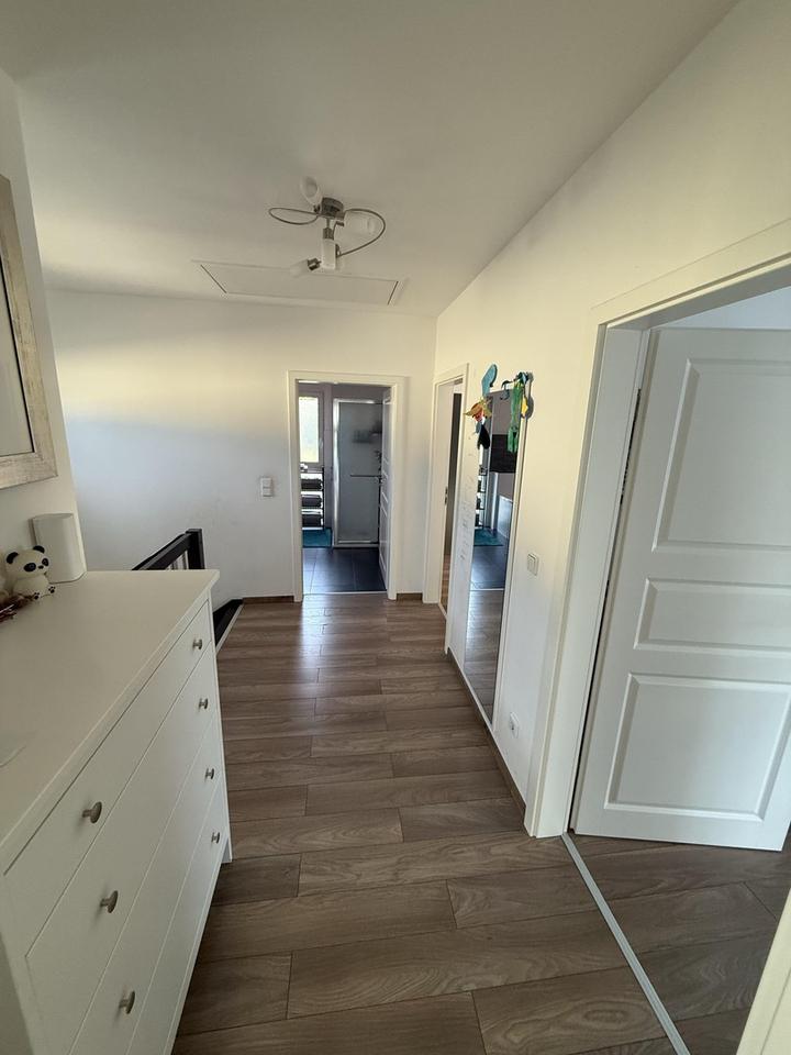 Traumhafte Stadtvilla mit Garten & nachhaltiger Energie in zweiter Reihe – Bild 10