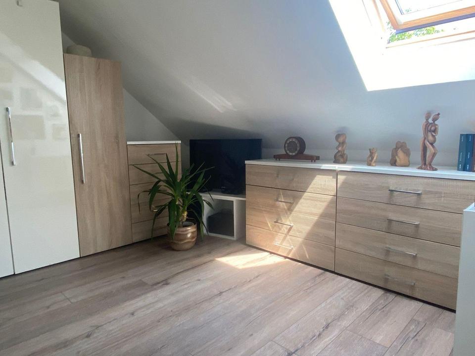 Charmante durch Dachboden ausgebaute 5 Zimmer-ETW mit 2 Balkonen und TG Stellplatz in Waren Müritz – Bild 4