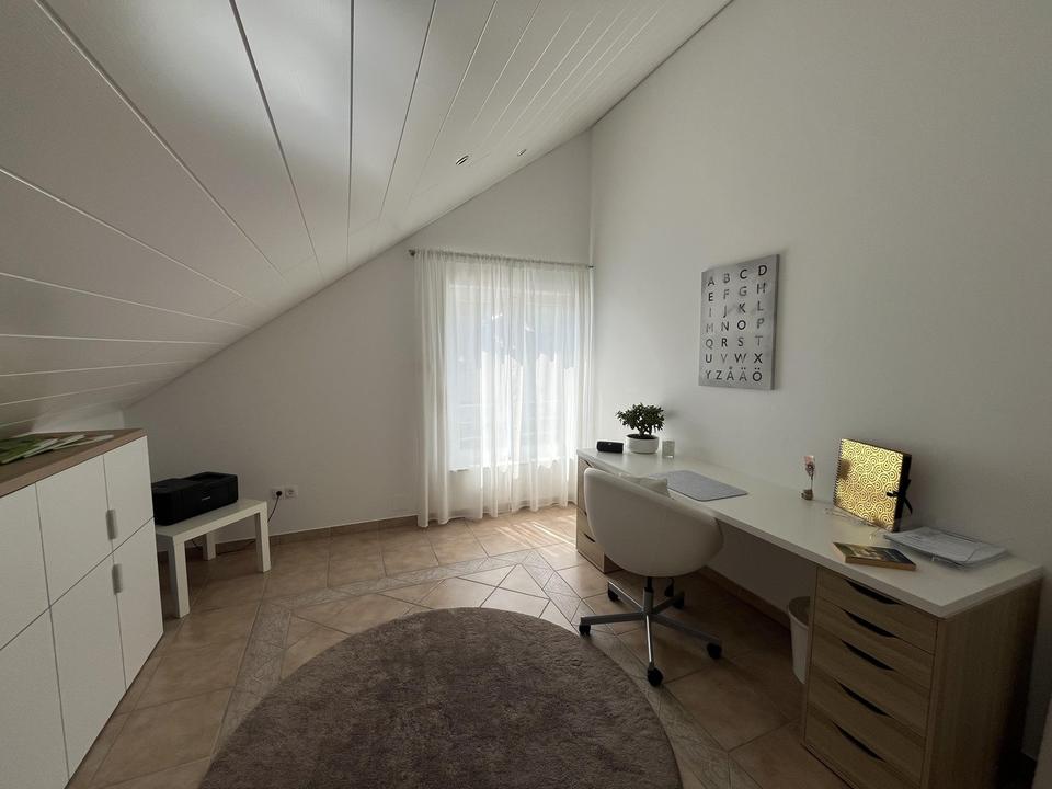 Stilvolle Maisonette-Wohnung mit Panorama-Flair – Wohnen auf zwei Ebenen – Bild 14