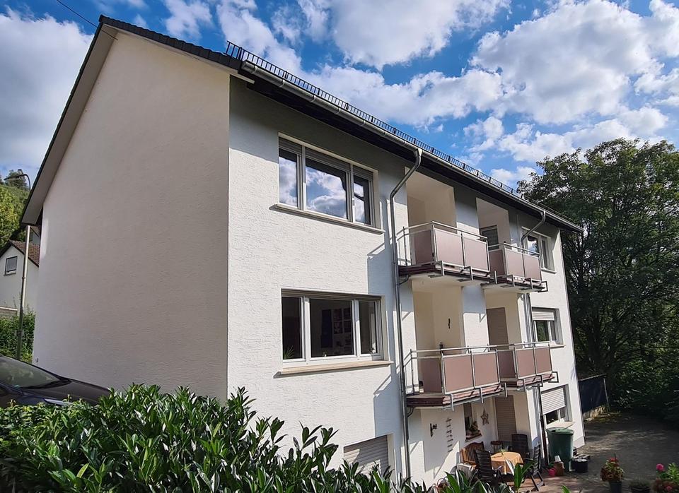 Gemütliche 2-Zimmer-Wohnung in idyllischer Lage mit Balkon und Einbauküche und Stellplatz – Bild 2