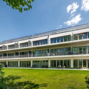 Moderne 2-Zimmer mit Wasserblick nahe Tesla