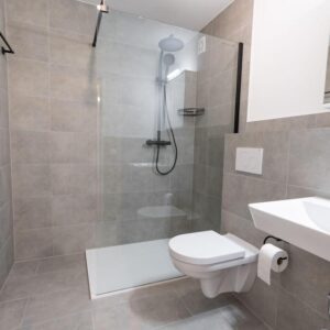 Sonniger Balkon & Blick auf den Tüllinger – Neuwertige 2,5-Zi.-Wohnung in ruhiger Lage von Lörrach