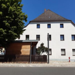 Geräumige 4 Zimmer Wohnung ideal als WG für Studenten oder Montagearbeiter