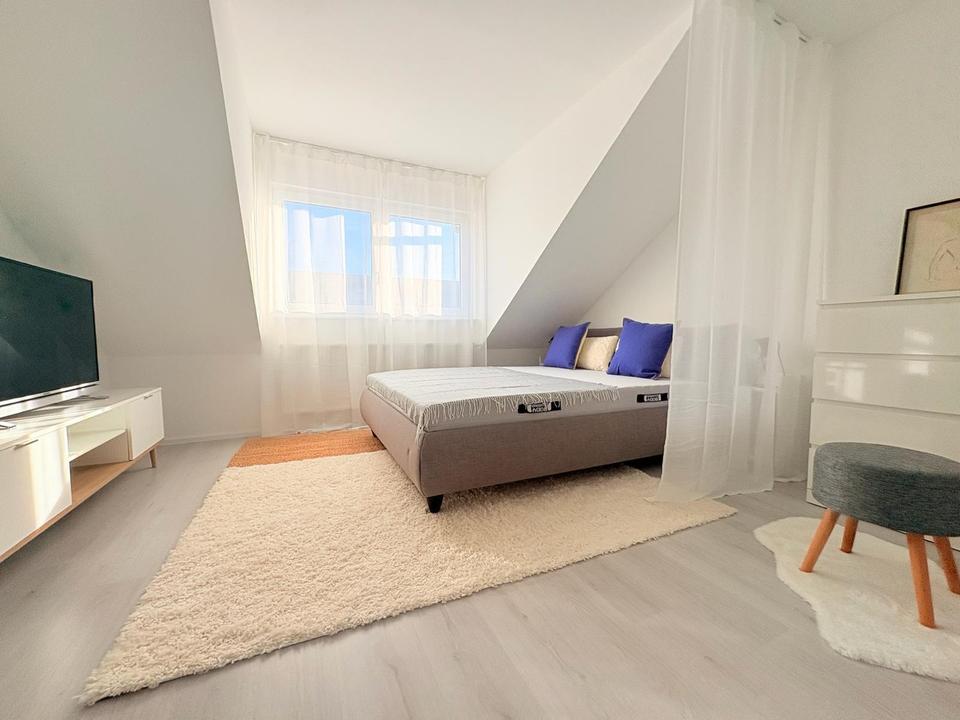 Moderne 3,5-Zimmer-Maisonette möbliert mit Heimkino, Wallbox & Klimaanlage – Bild 13
