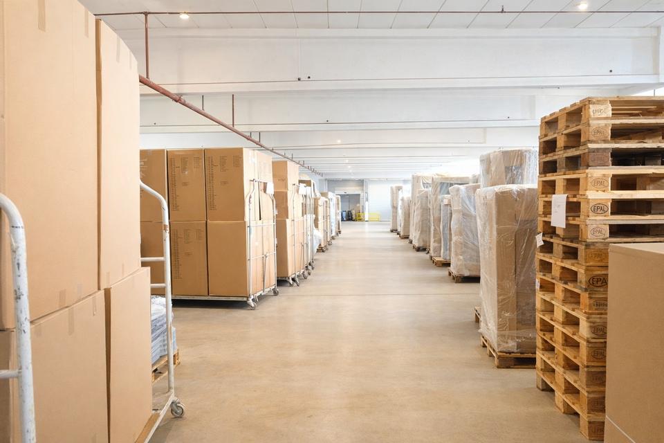 7800 qm Lager/Produktionshalle (teilbar) mit modernem Büro