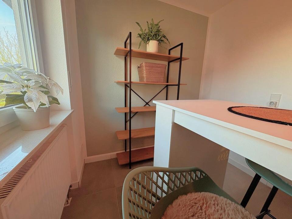 Moderne 3,5-Zimmer-Maisonette möbliert mit Heimkino, Wallbox & Klimaanlage – Bild 10