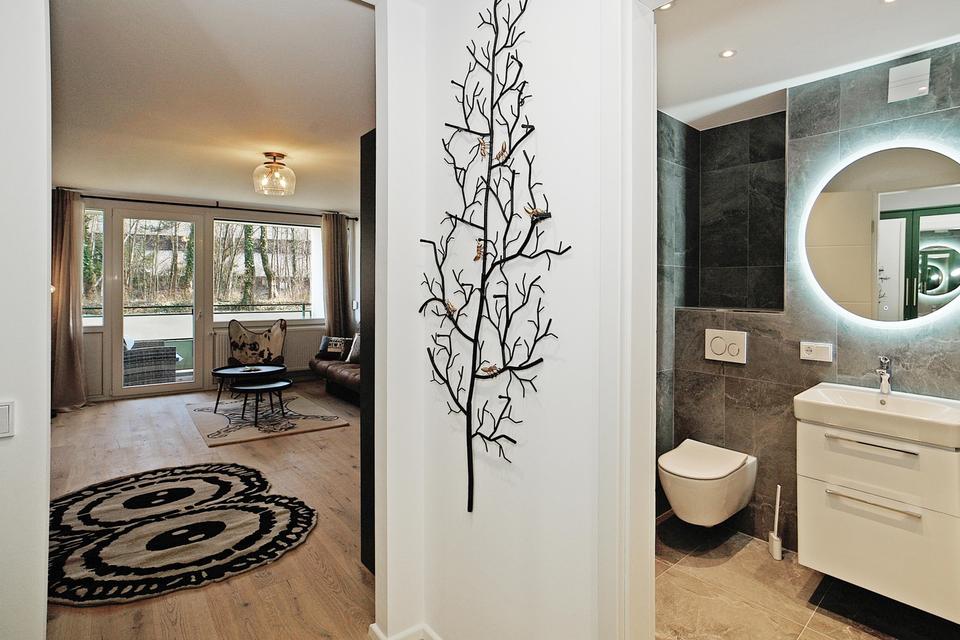 Apartment mit Balkon und EBK - komplett saniert und möbliert – Bild 2