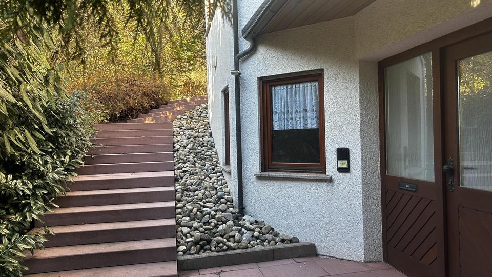 Haus mit viel Licht, Platz und Aussicht. Auch als Generationenhaus oder mit Praxis geeignet. – Bild 2