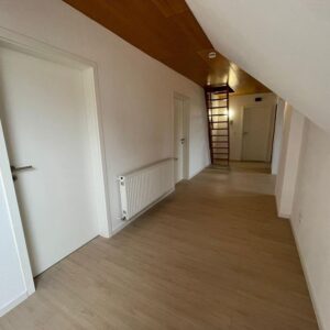 Renovierte Obergeschosswohnung mit Loggia, Garten und Stellplatz im Fachwerkensemble