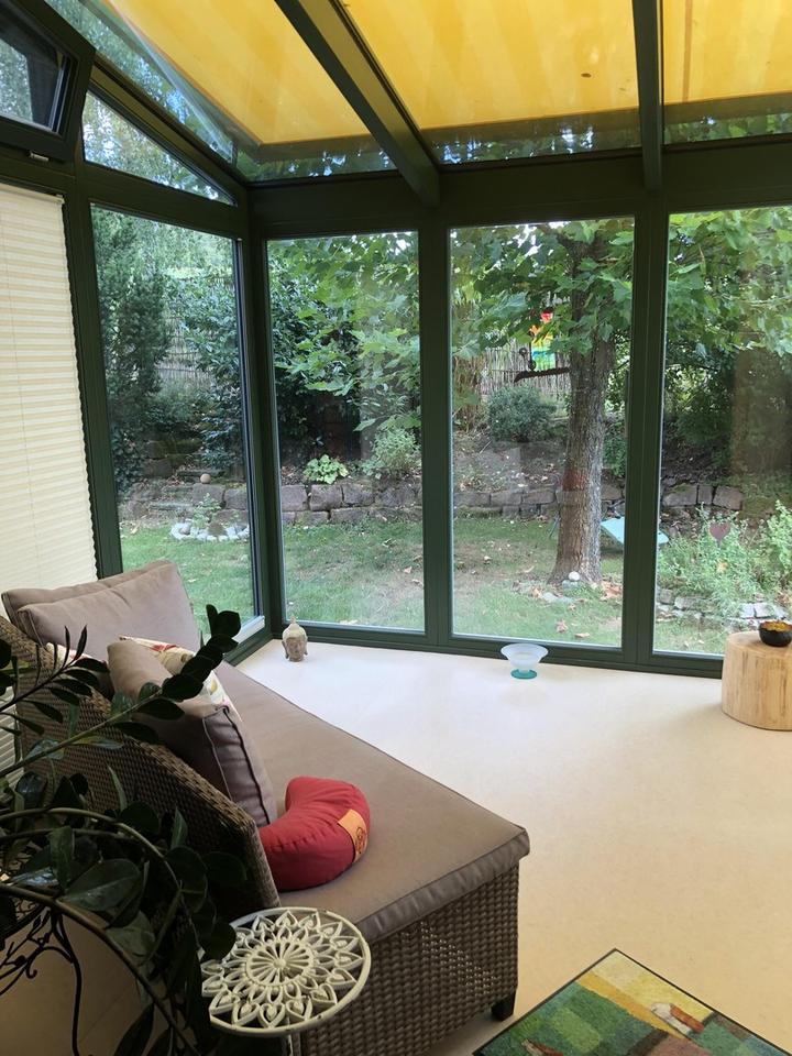 Naturoase mit viel Licht und eingewachsenem Garten