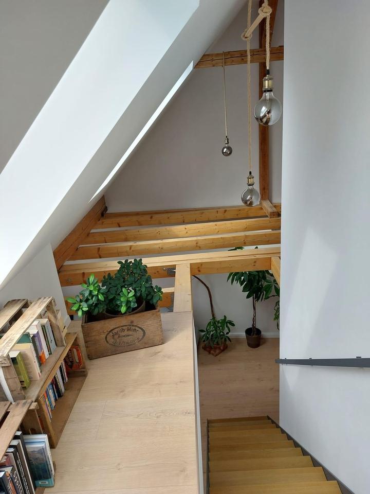 28.03 Besichtigung - Helle Maisonettewohnung mit Dachterrasse in der Innenstadt – Bild 12