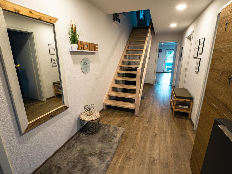 Moderne Stadtvilla (Bj. 2020) | A+ | PV & Speicher | Sauna | Waldblick | sofort bezugsfrei – Bild 8