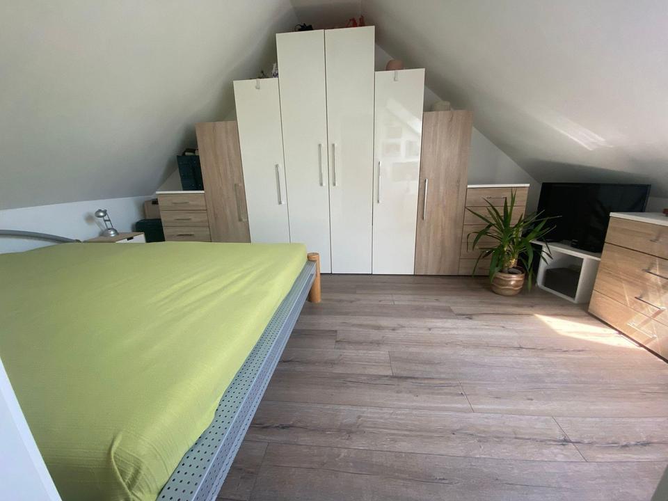 Charmante durch Dachboden ausgebaute 5 Zimmer-ETW mit 2 Balkonen und TG Stellplatz in Waren Müritz – Bild 2